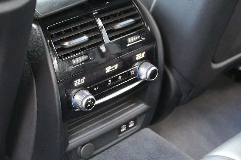 BMW Řada 5 540i xDrive - fotka 25 z 28