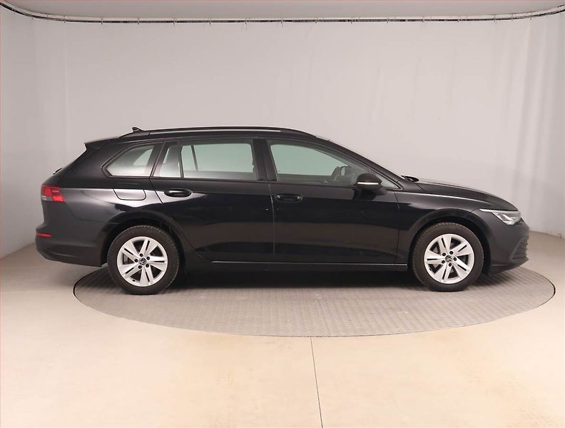 Volkswagen Golf (2023) Life 1.5 TSI, Serv.kniha, Navi - fotka 6 z 16