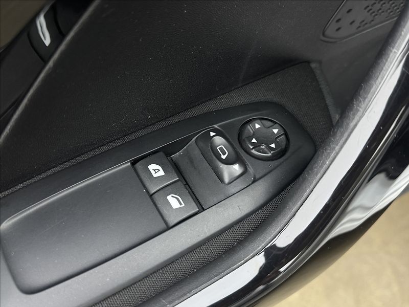 Peugeot 208 1,6 HDi DPH KLIMATIZACE LED ČR - fotka 22 z 29
