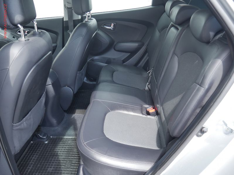Hyundai ix35 (2012) 1.6 GDi, ČR, AC, tempo, park - fotka 9 z 18