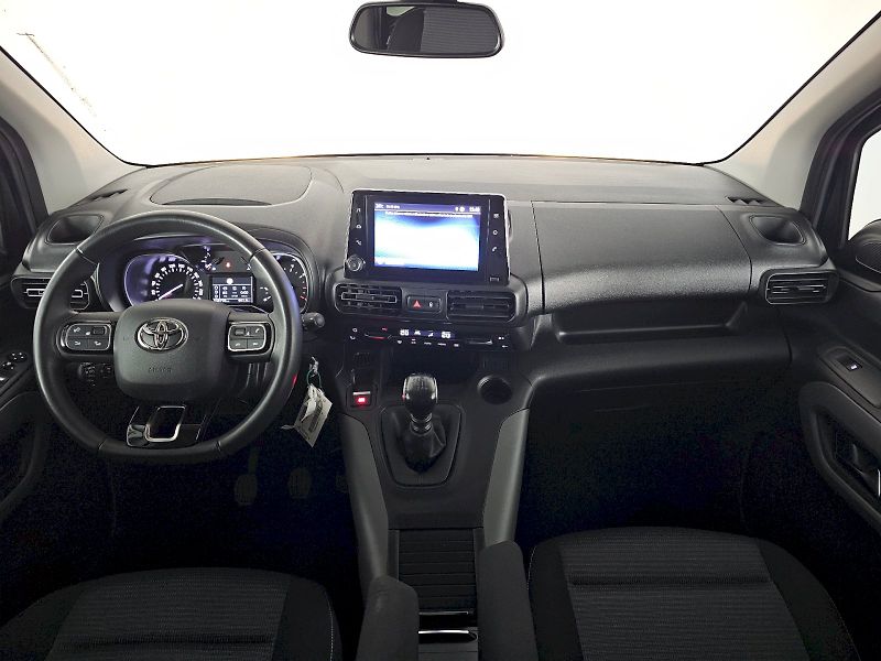 Toyota ProAce City Verso (2024) 1.2T 110k FAMILY SHORT 7S TAŽN - fotka 8 z 30
