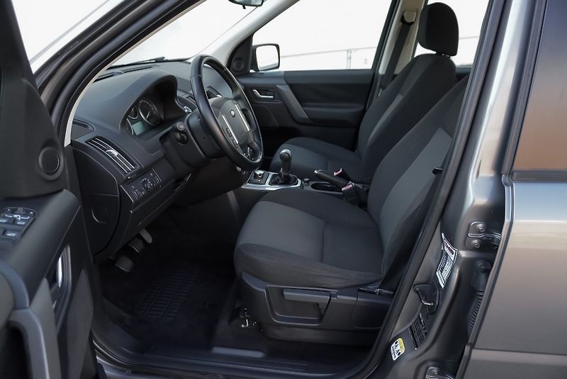 Land Rover Freelander 2.2 TD4 118kW PSA - fotka 20 z 30