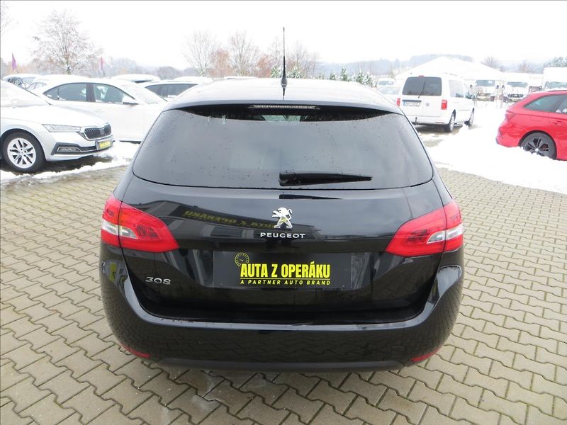 Peugeot 308 1,2 PureTech AUT8 S&S SW ČR - fotka 6 z 23