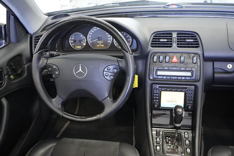 Mercedes-Benz CLK 4,3 AMG V8 AUTOMAT - fotka 25 z 28