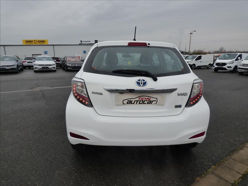 Toyota Yaris 1,5 Hybrid, Digi Klima, servis - fotka 4 z 60