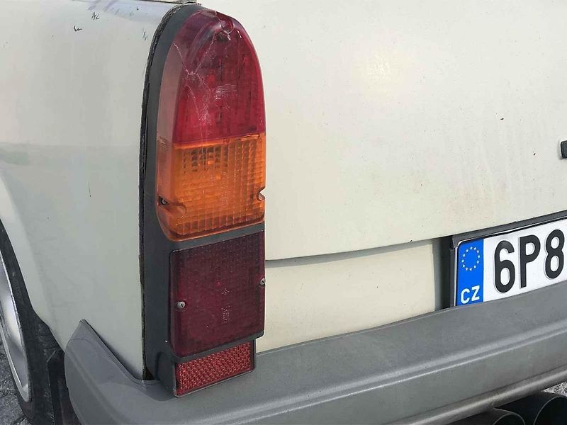 Tenhle Trabant je jeden z posledních vyrobených – únor 1990.
