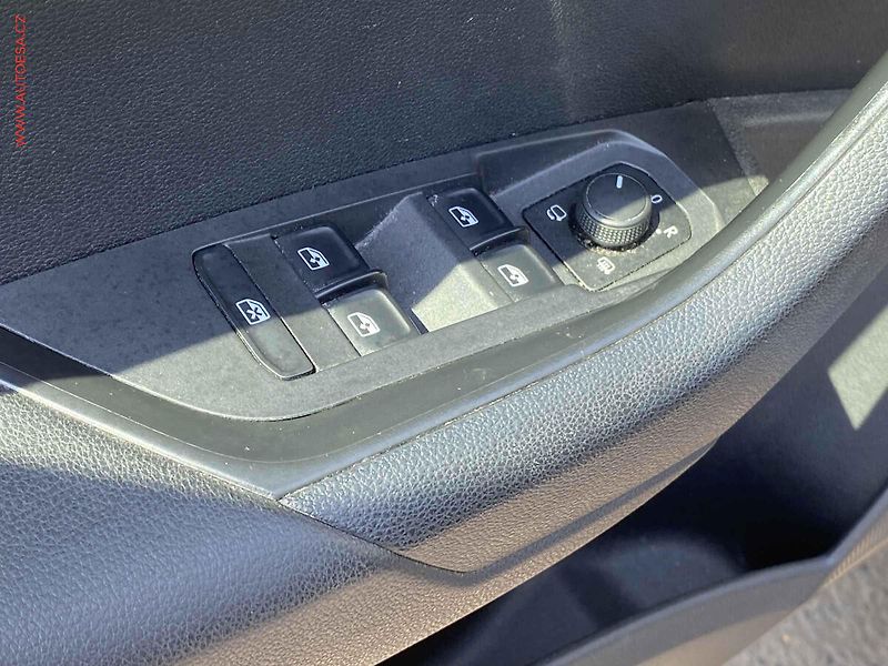 Škoda Karoq (2019) 1.6 TDi, Ambition, DSG, navi - fotka 11 z 16