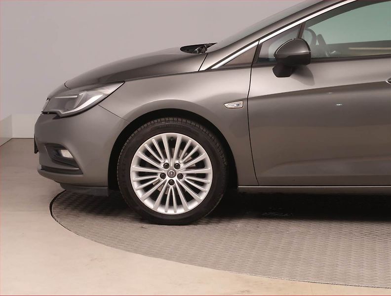 Opel Astra (2018) 1.4 T, Serv.kniha, Navi - fotka 14 z 17