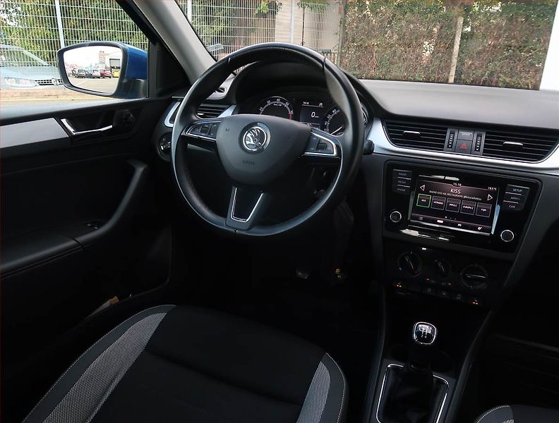 Škoda Rapid (2019) 1.0 TSI, Park. senzory - fotka 7 z 17