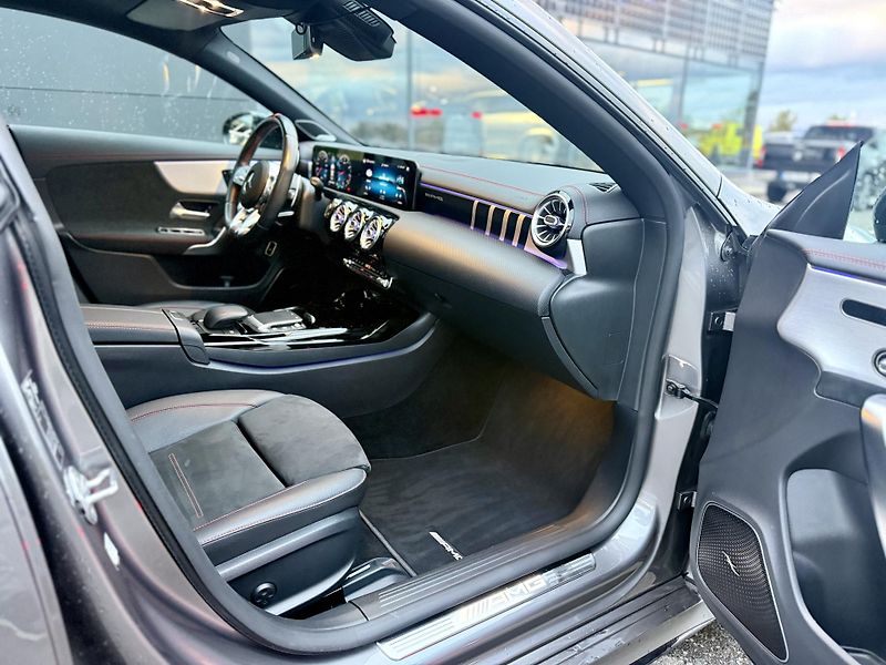 Mercedes-Benz CLA (2020) 45 4MATIC+ kupé - fotka 36 z 46