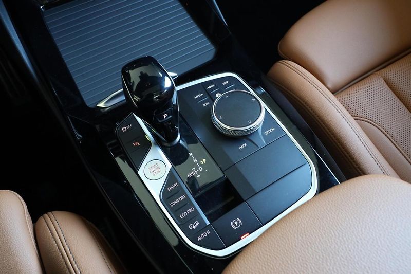 BMW X3 xDrive20i - fotka 10 z 30