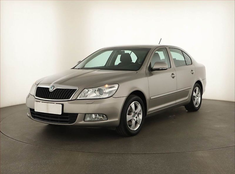 Škoda Octavia (2012) 1.4 TSI, Serv.kniha, Xenony - fotka 2 z 15