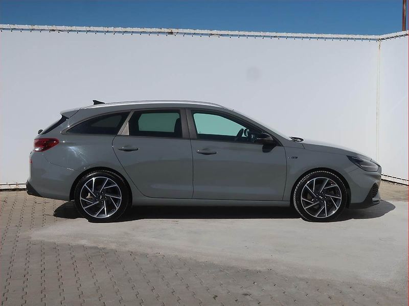 Hyundai i30 (2024) N-Line 1.5 T-GDI MHEV - fotka 6 z 19