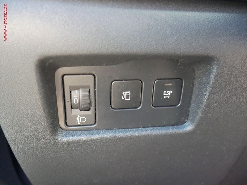 Citroën C4 (2011) 1.4i, ČR, AC, park.asist - fotka 12 z 18