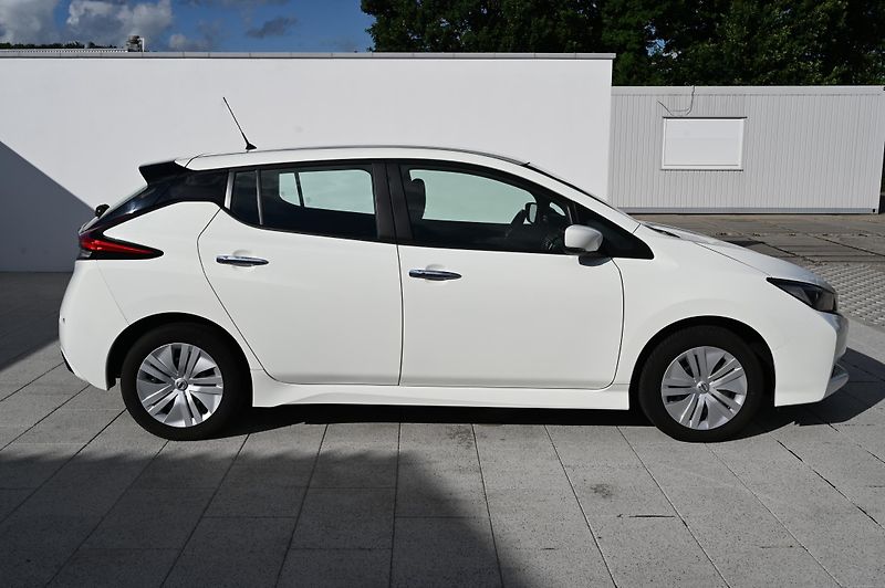 Nissan Leaf Basis 40kWH 110KW 3/2021 - fotka 4 z 34