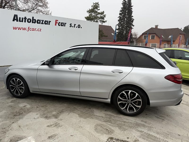 Mercedes-Benz Třídy C (2018) C 300T ser.knížka Webasto - fotka 10 z 28