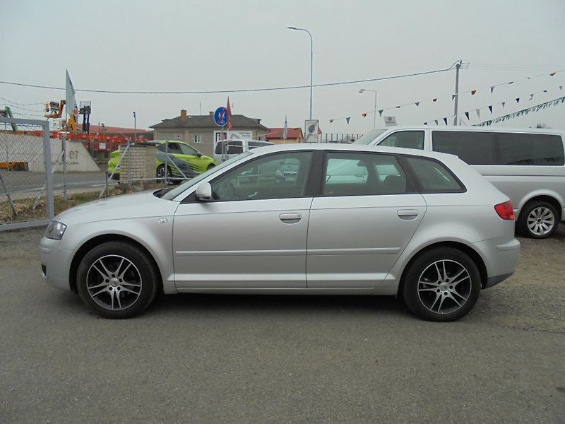 Audi A3 (2007) 1.8T- SPORTBACK- DIGIKLIMA - fotka 4 z 11