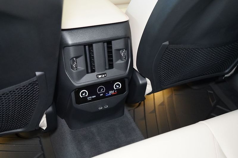 BMW X3 20d xDrive, Tažné, Vetnilace - fotka 46 z 49