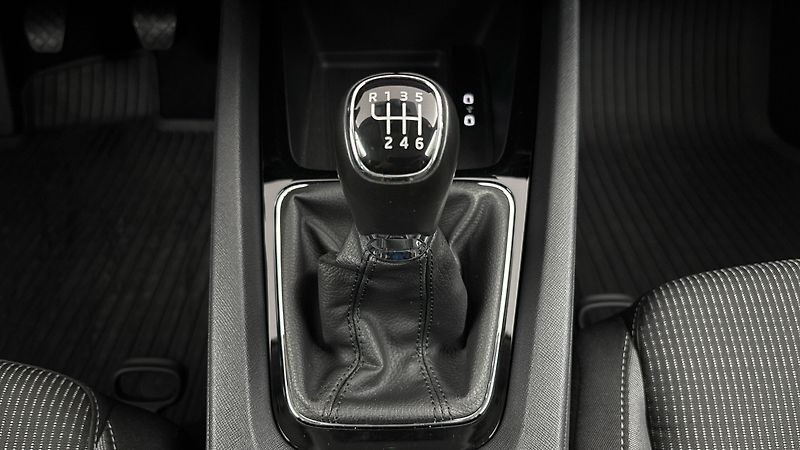 Škoda Octavia 2.0 TDI Ambition Combi - fotka 22 z 24