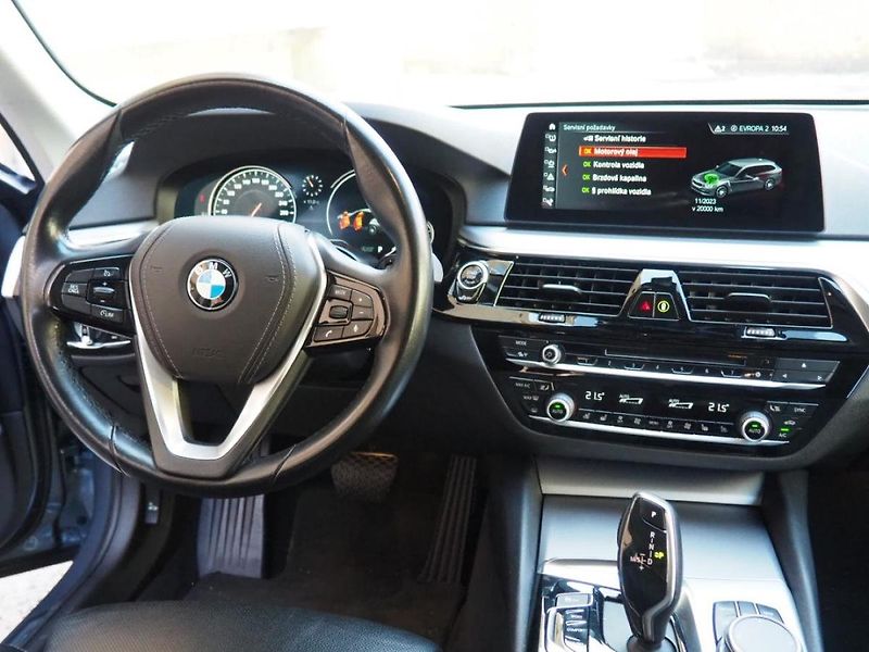 BMW Řada 5 (2018) 520d xDrive, HeadUp, Key - fotka 38 z 41