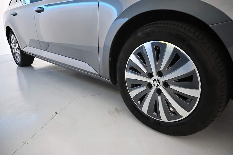 Škoda Superb (2022) 2.0 STYLE LED MATRIX DSG ACC T - fotka 37 z 39