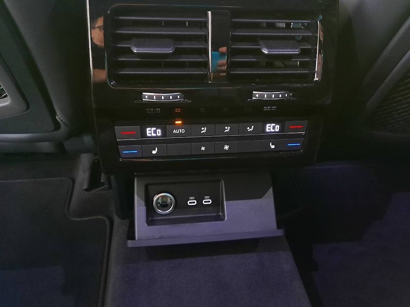 Volkswagen Touareg (2023) 3.0 TDI R-Line 4Motion (210kW/ - fotka 24 z 29