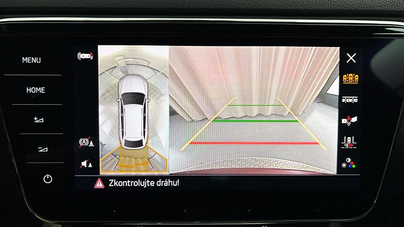Škoda Superb 2.0 TDI DSG L&K Combi - fotka 12 z 35