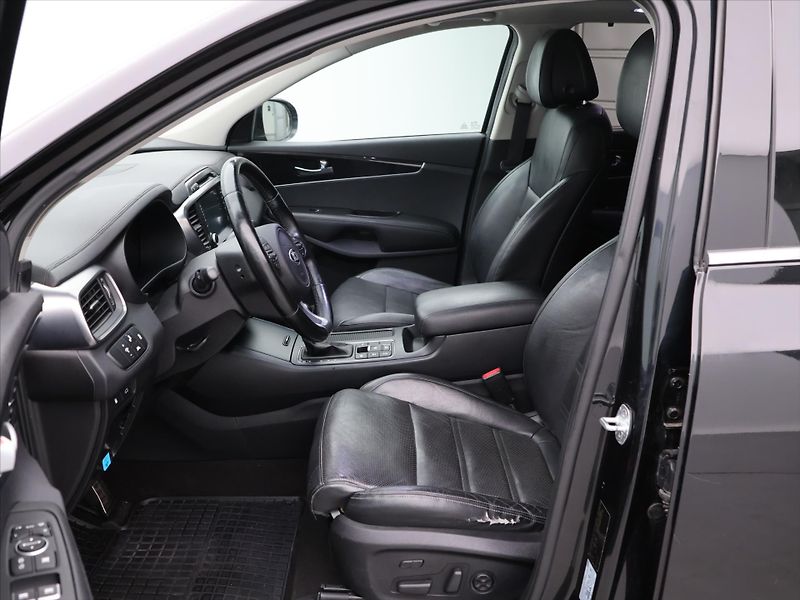 Kia Sorento 2.2 CRDI 147kW Exclusive 4x4 - fotka 12 z 33