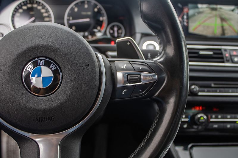 BMW Řada 5 M550d Xdrive - fotka 13 z 21