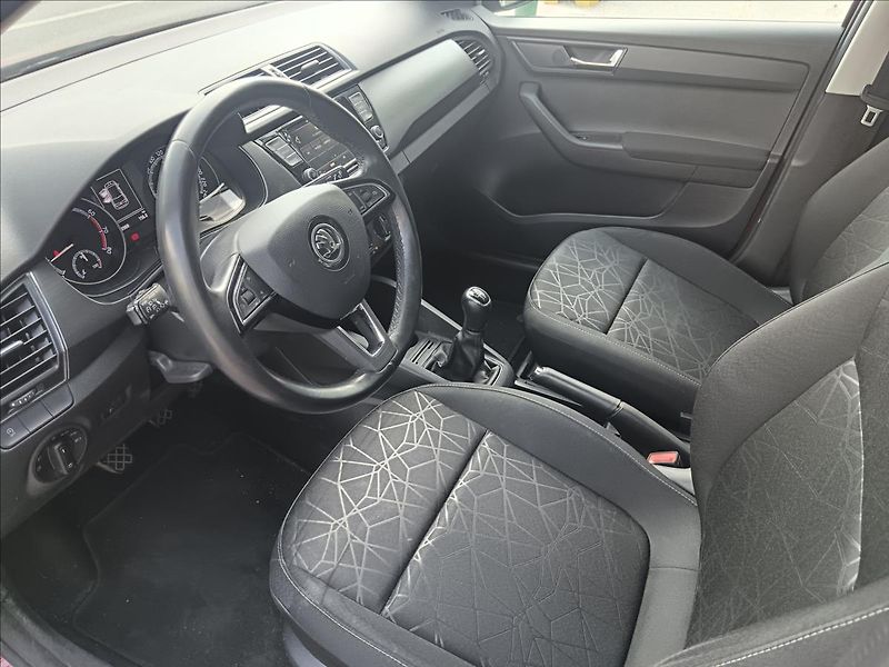 Škoda Fabia 1,0 TSi Business  Clever - fotka 18 z 21