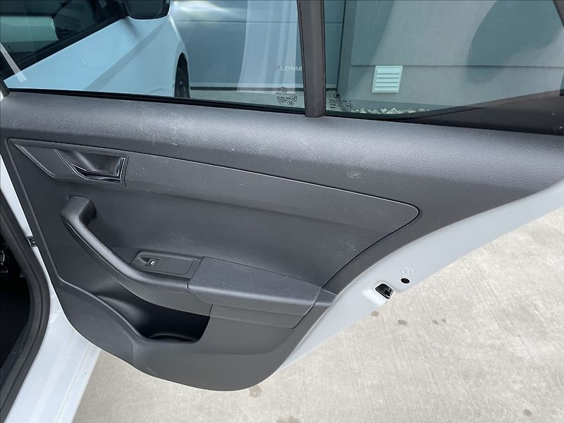 Škoda Fabia 1,2 TSI 66KW STYLE,KESSY,ČR. - fotka 23 z 23