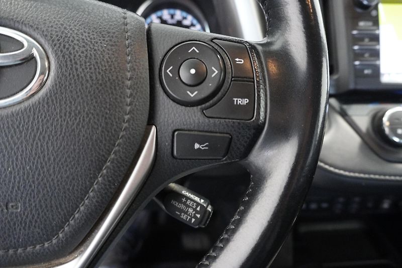 Toyota RAV4 2,5 HYBRID 4X2 AUT. - fotka 18 z 30