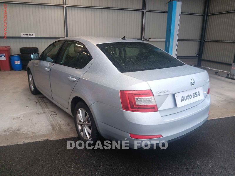 Škoda Octavia (2014) 2.0 TDi, ČR, servis.kniha - fotka 2 z 3