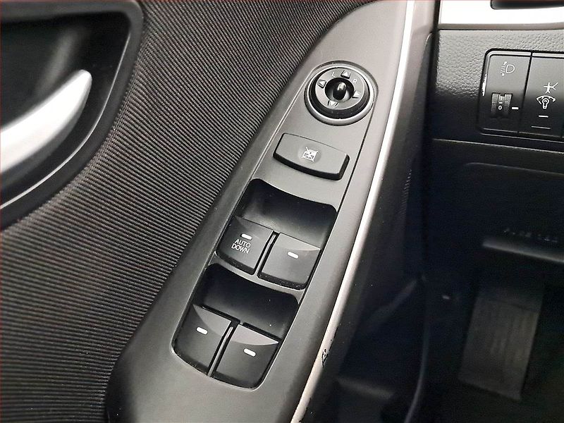 Hyundai i30 (2014) 1.6 MPI, Tempomat - fotka 15 z 16