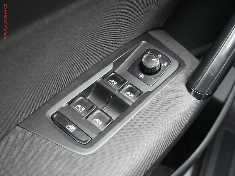 Volkswagen Touran (2017) 1.6TDI, AC - fotka 16 z 17