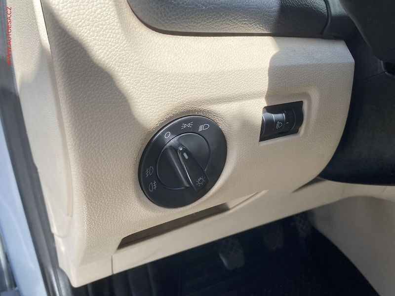Škoda Roomster (2010) 1.6 16V, ČR, Comfort, TZ - fotka 14 z 17