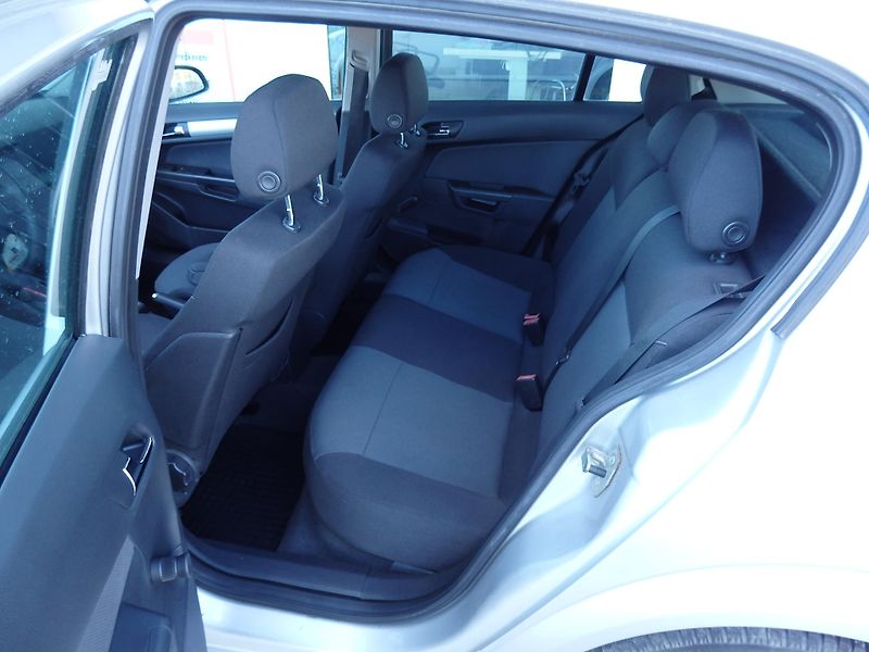 Opel Astra 1.6i 77 kW ZÁLOHOVÁNO - fotka 7 z 13