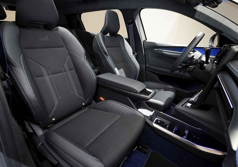 Novým Evropským autem roku je elektrický Renault Scénic