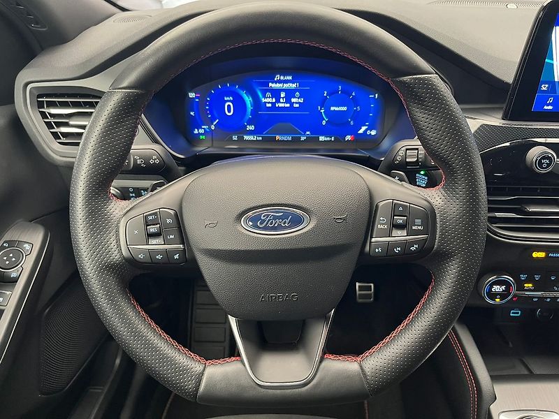 Ford Kuga 2,0 EB 140 kW AWD ST-Line - fotka 8 z 72