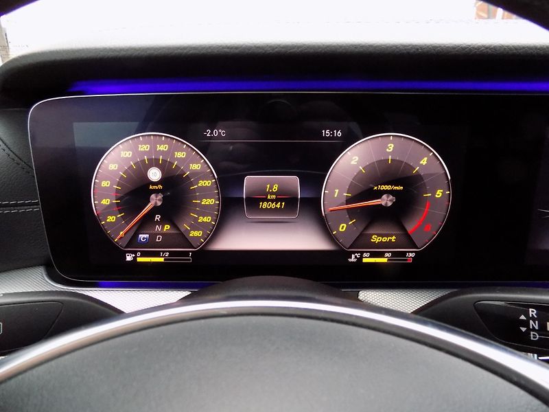 Mercedes-Benz Třídy E (2018) 350d/AMG Line/4-Matic/LED/ - fotka 31 z 45