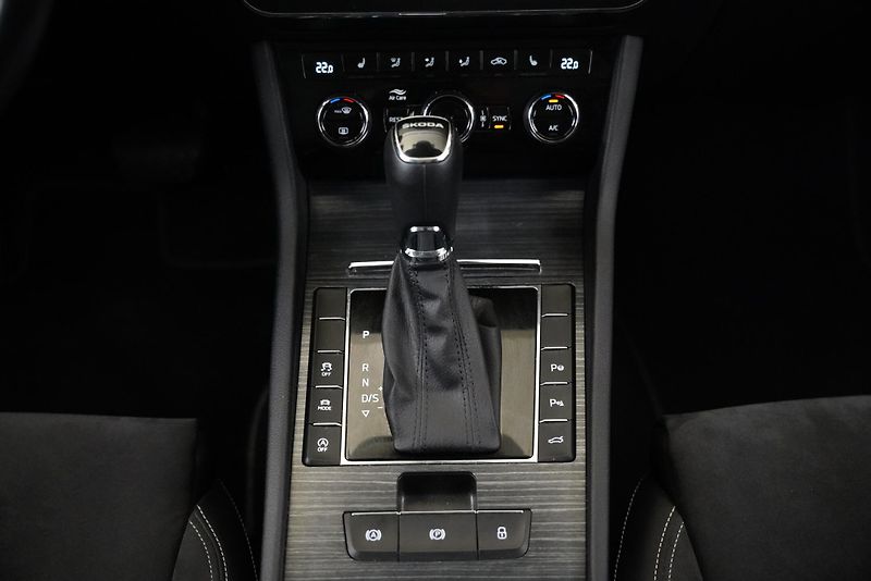 Škoda Superb - fotka 25 z 30