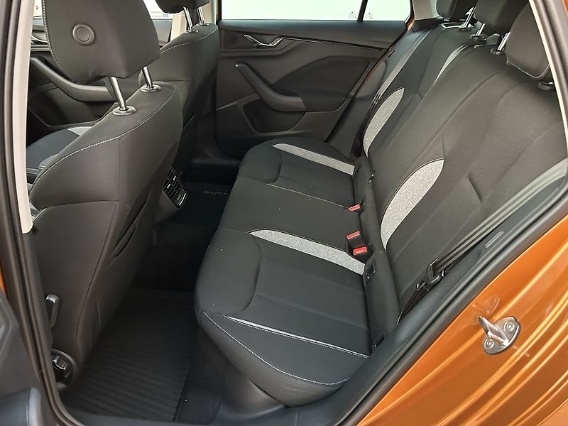 Škoda Kamiq 1.0 TSI 130 let Premium - fotka 7 z 24