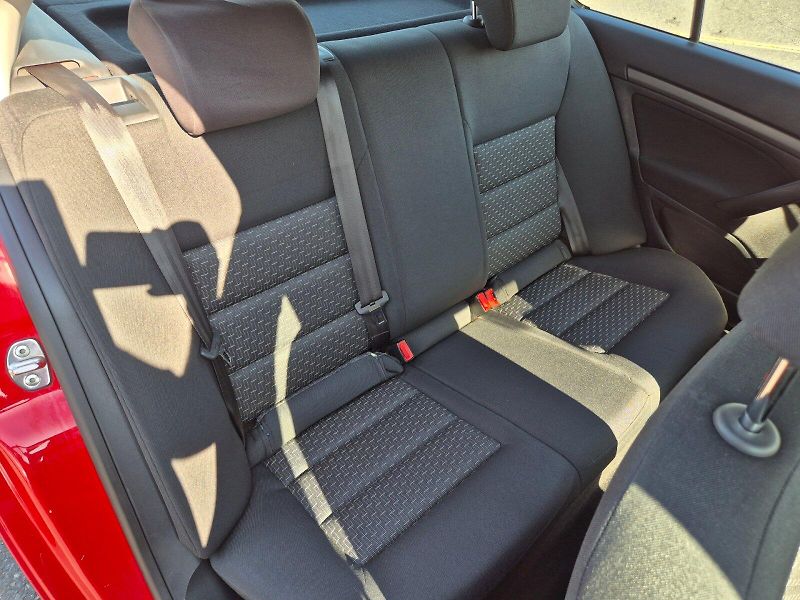 Škoda Octavia (2012) TOUR II. 1,6MPI 75KW 5°manuáln - fotka 21 z 27