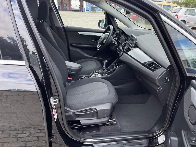 BMW Řada 2 218i 100 kW navigace - fotka 11 z 15