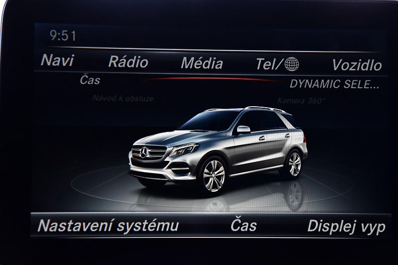 Mercedes-Benz GLE 350 d 4MATIC FACE,NAVI,LED,ČR - fotka 26 z 51
