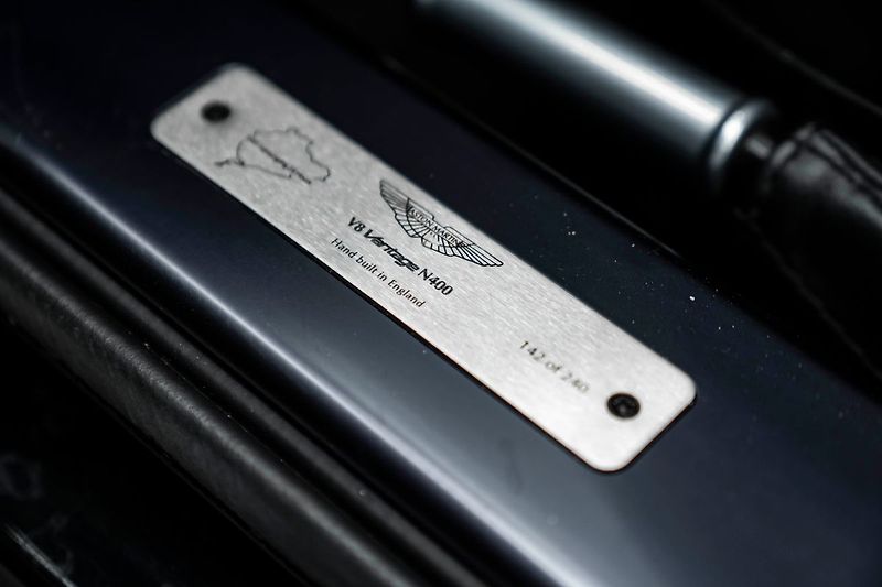 Aston Martin V8 Vantage N400 142/240 - fotka 16 z 23