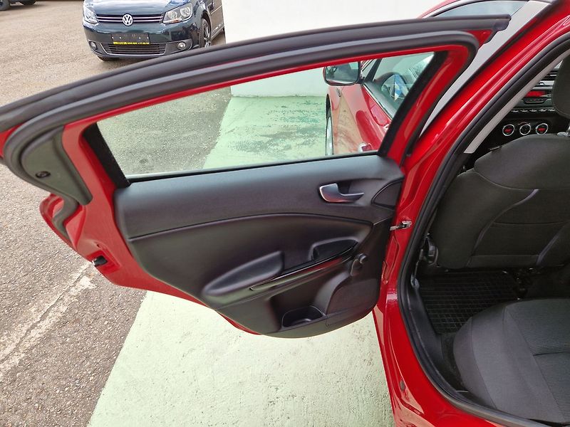 Alfa Romeo Giulietta Turismo 1.4 T 120 - fotka 22 z 27