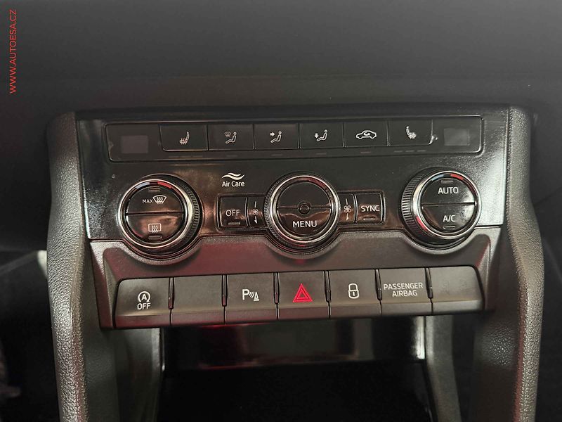 Škoda Karoq (2019) 1.5 TSi, Style, DSG, kůže, TZ - fotka 14 z 18