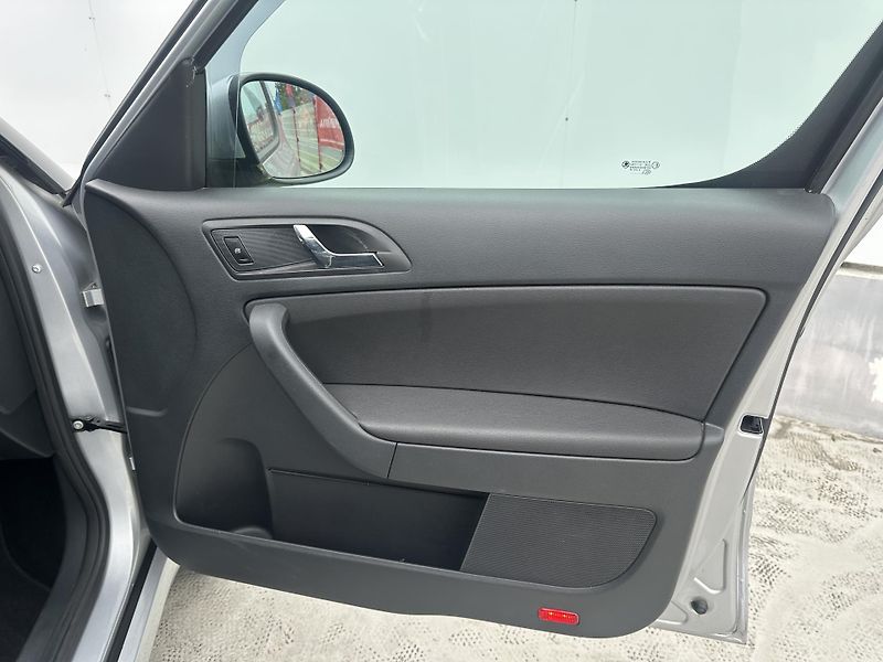 Škoda Yeti (2013) 1.4 TSI 90kW, ser.knížka - fotka 16 z 29