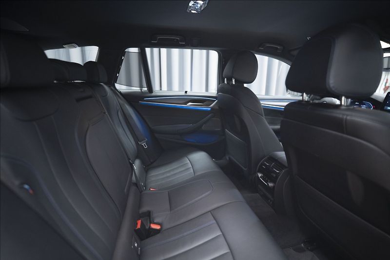 BMW Řada 5 530e xDrive M Sport ČR DPH   2 - fotka 40 z 42